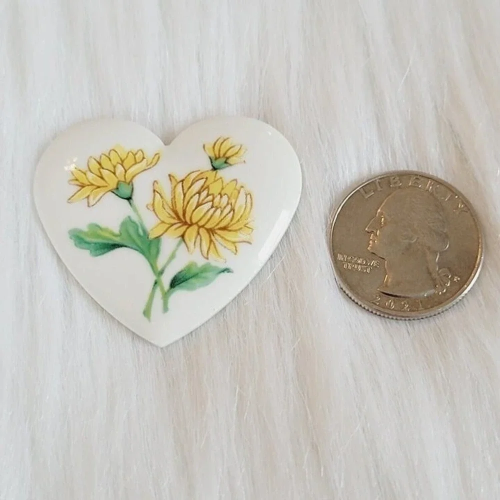 Vintage Avon Birthday Yellow Dahlia Flower Porcelain Heart 1.75